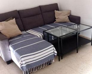 Living room of Flat to rent in  Granada Capital  with Air Conditioner and Furnished