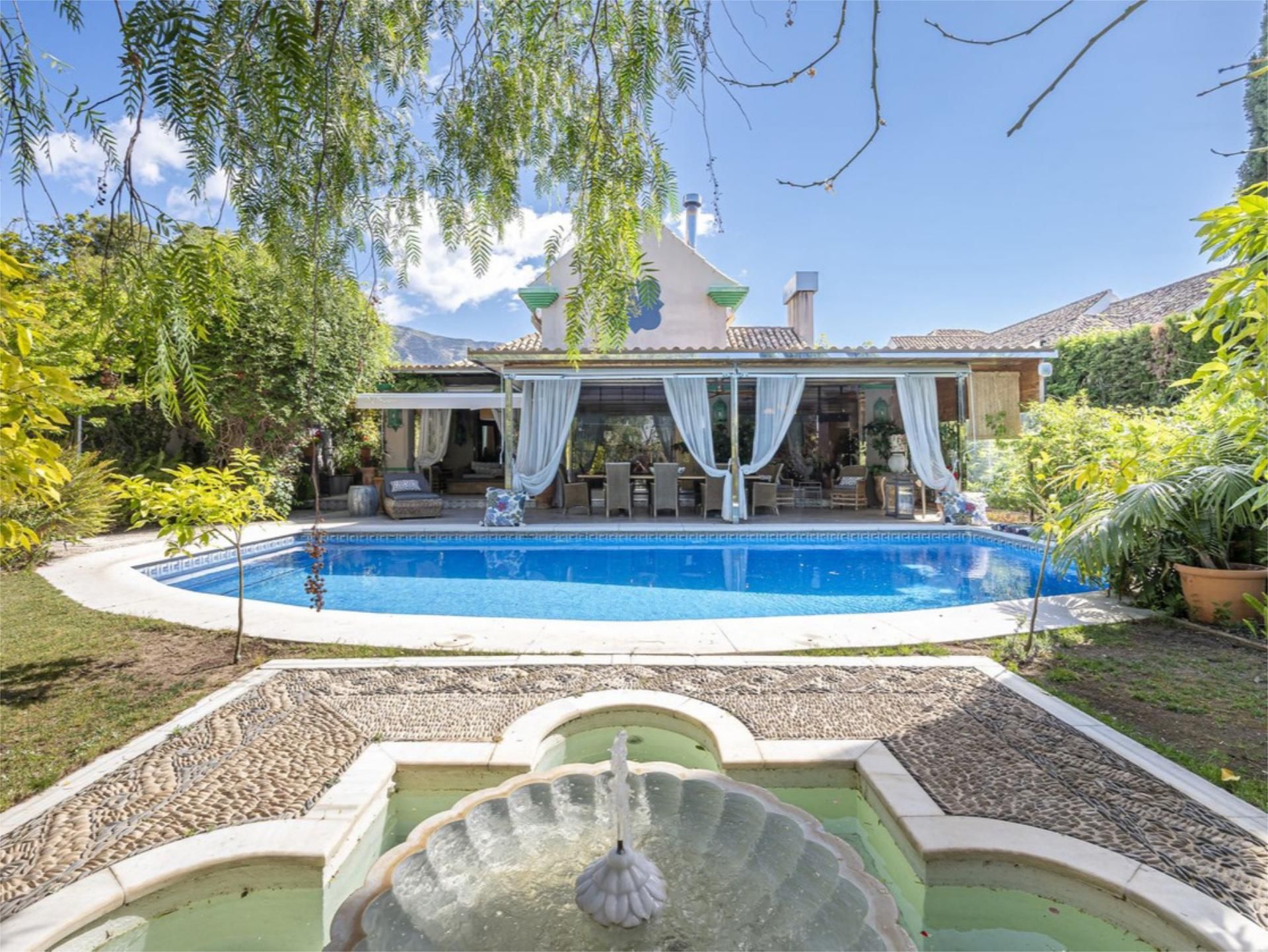 Jardí de Casa o xalet en venda en Marbella amb Aire condicionat, Terrassa i Piscina