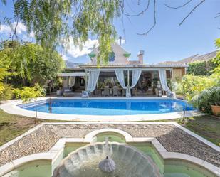 Jardí de Casa o xalet en venda en Marbella amb Aire condicionat, Terrassa i Piscina