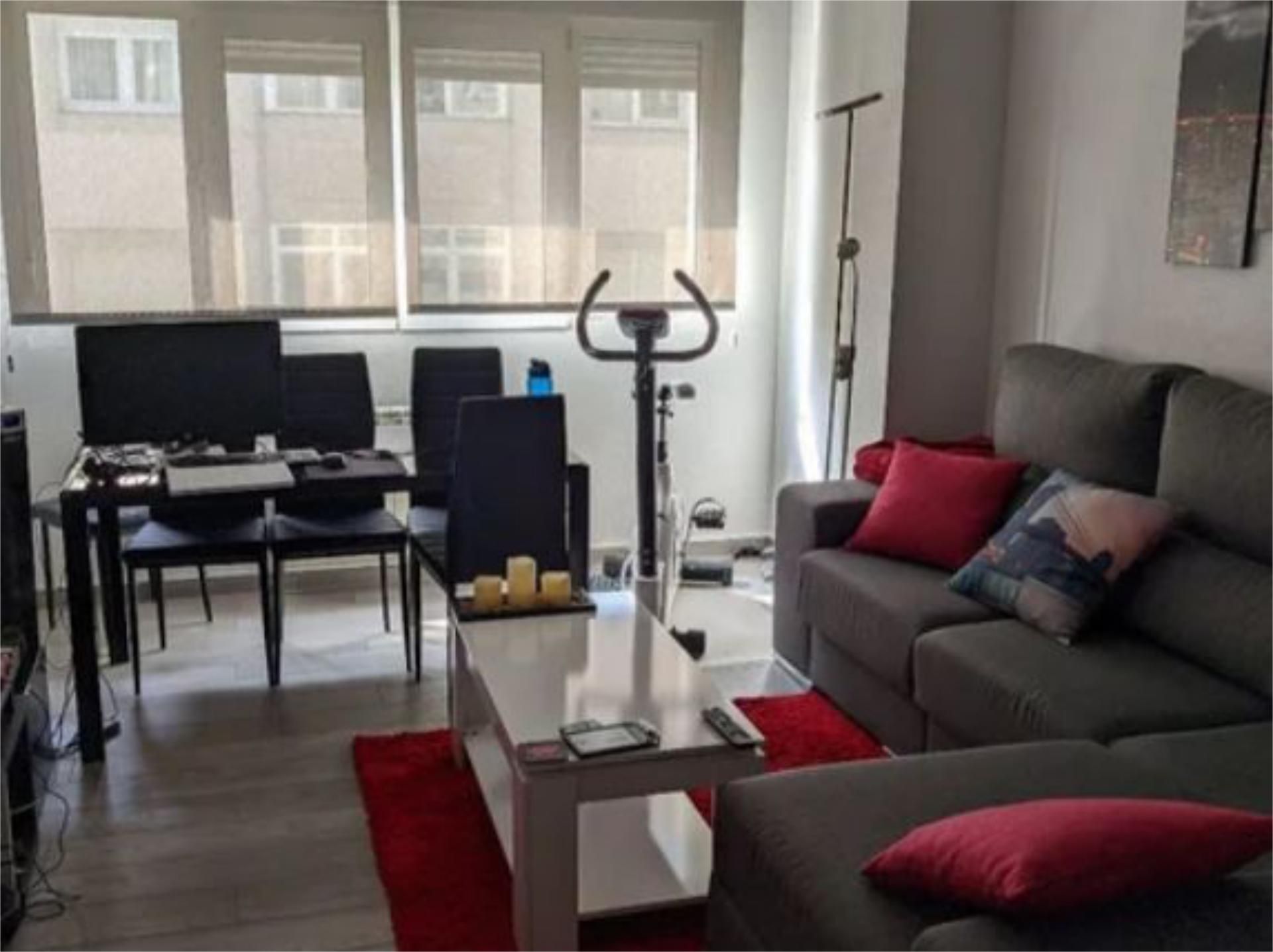Sala d'estar de Pis en venda en Lugo Capital amb Calefacció, Jardí privat i Parquet