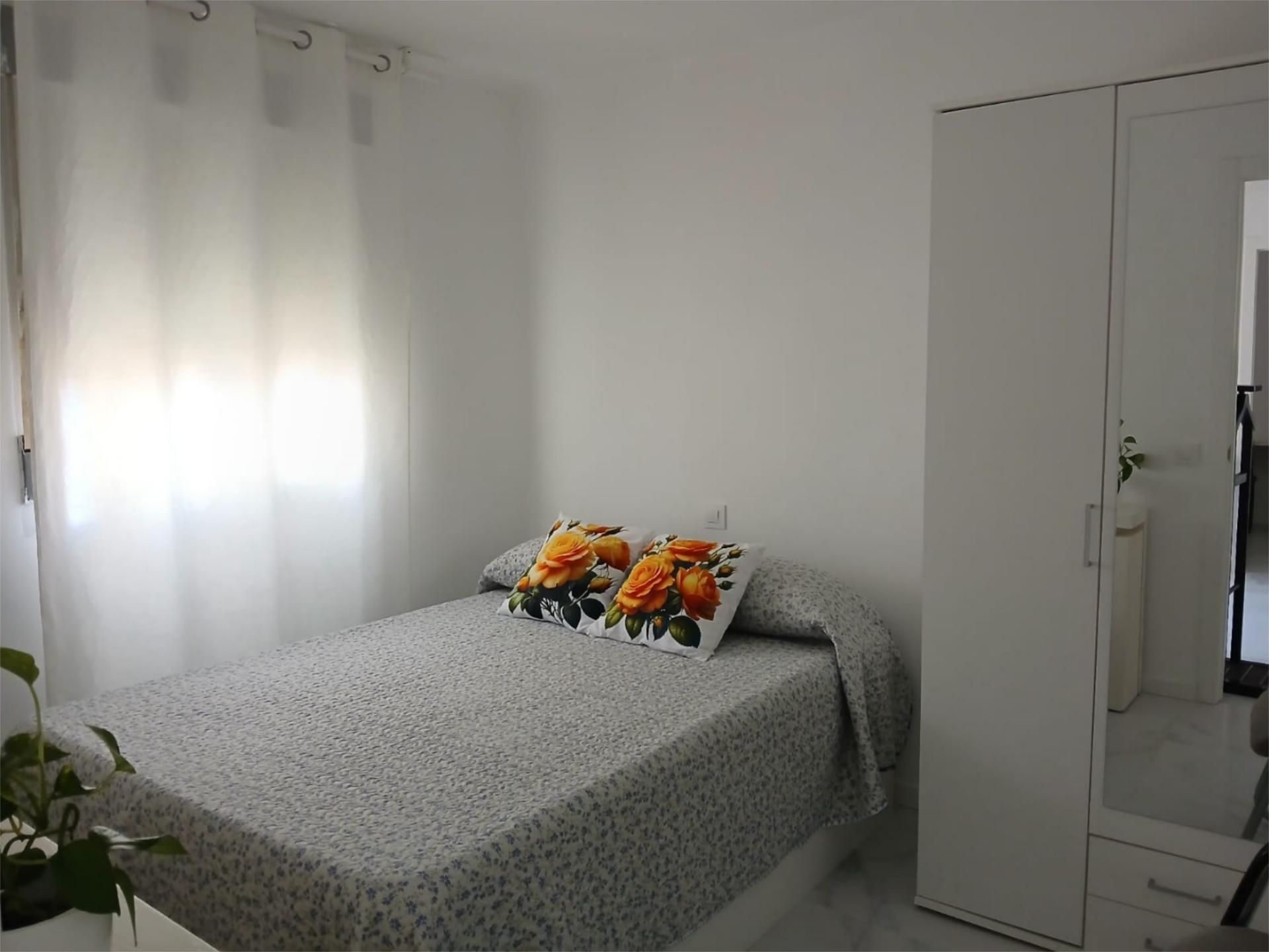 Bedroom of Flat to share in  Madrid Capital  with Air Conditioner, Heating and Private garden