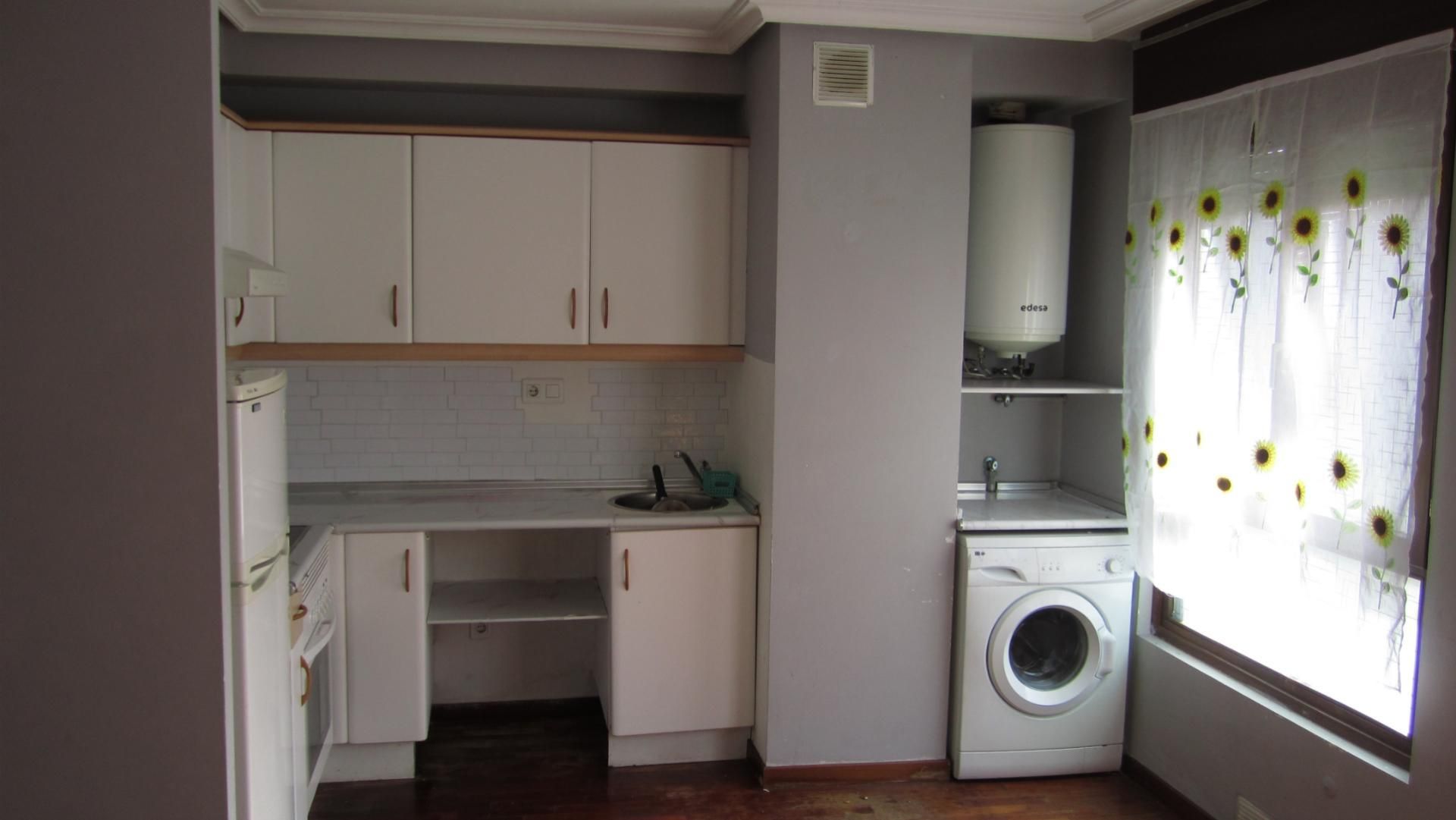 Kitchen of Study to rent in Oviedo   with Parquet flooring, Furnished and Oven