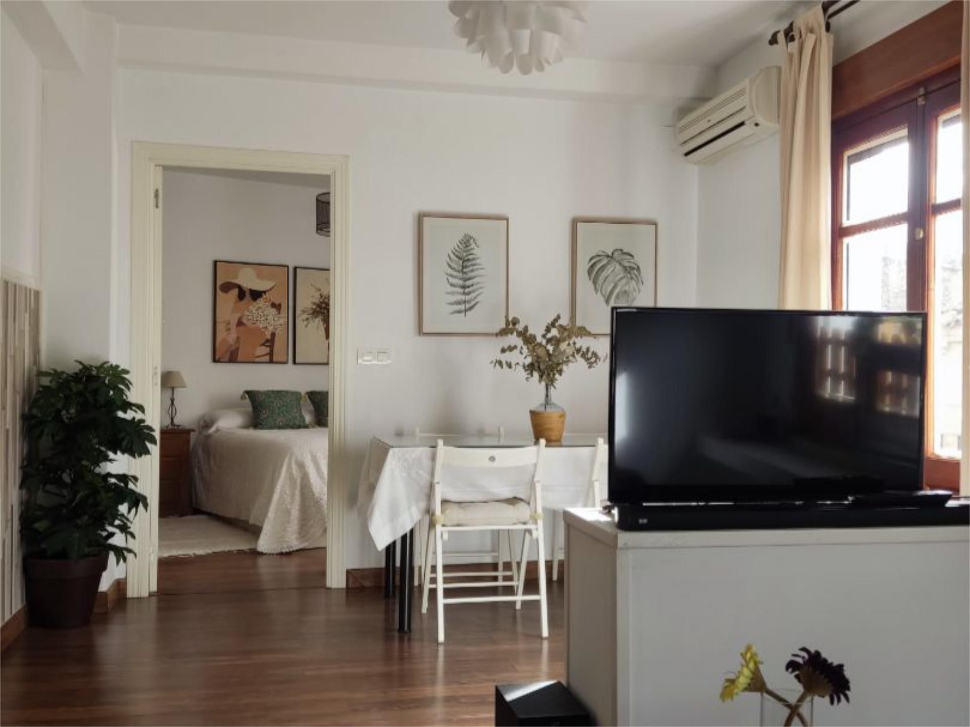 Living room of Apartment to rent in Plasencia  with Air Conditioner and Balcony