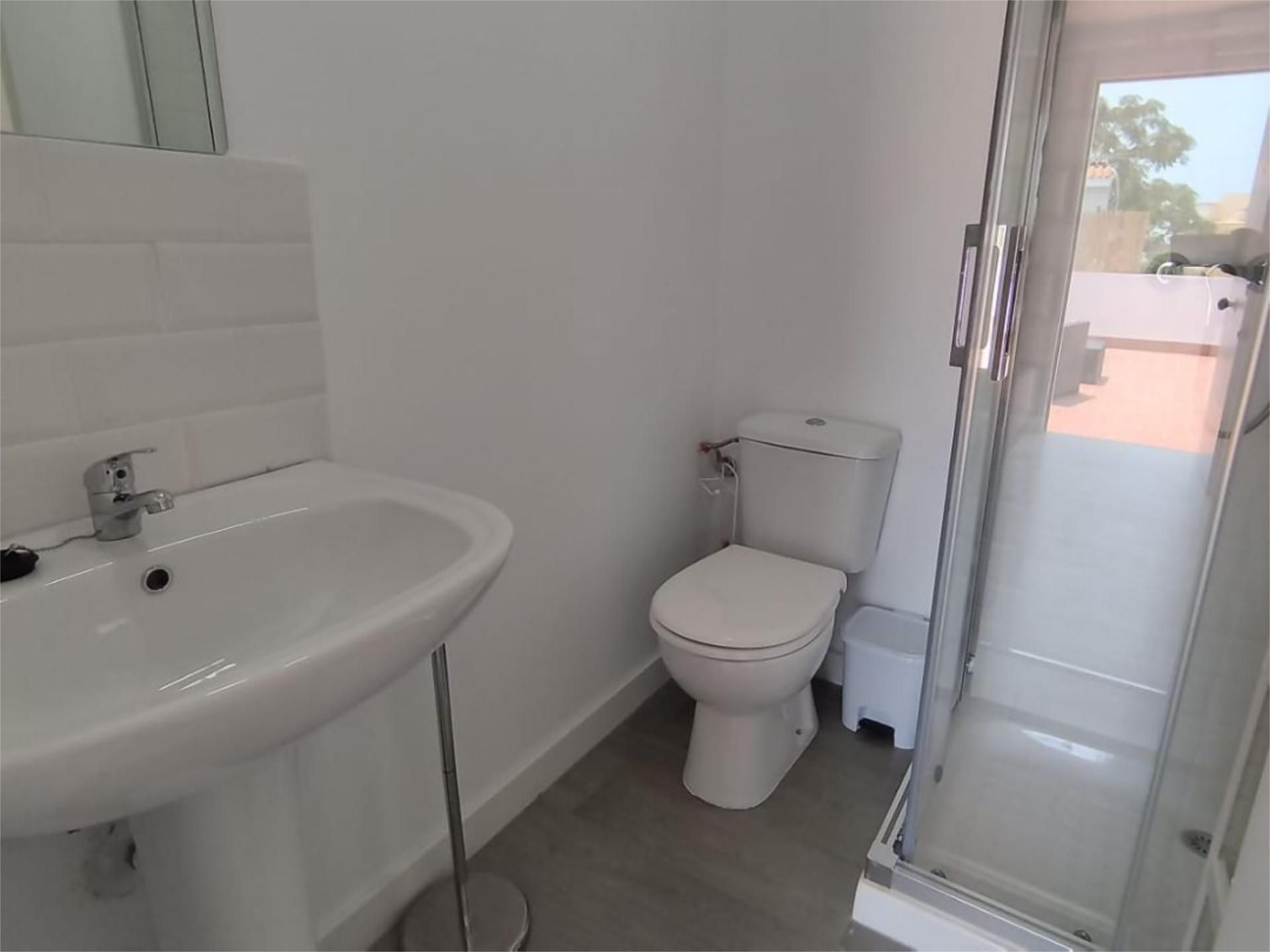 Bathroom of Attic to rent in La Línea de la Concepción  with Air Conditioner, Terrace and Furnished