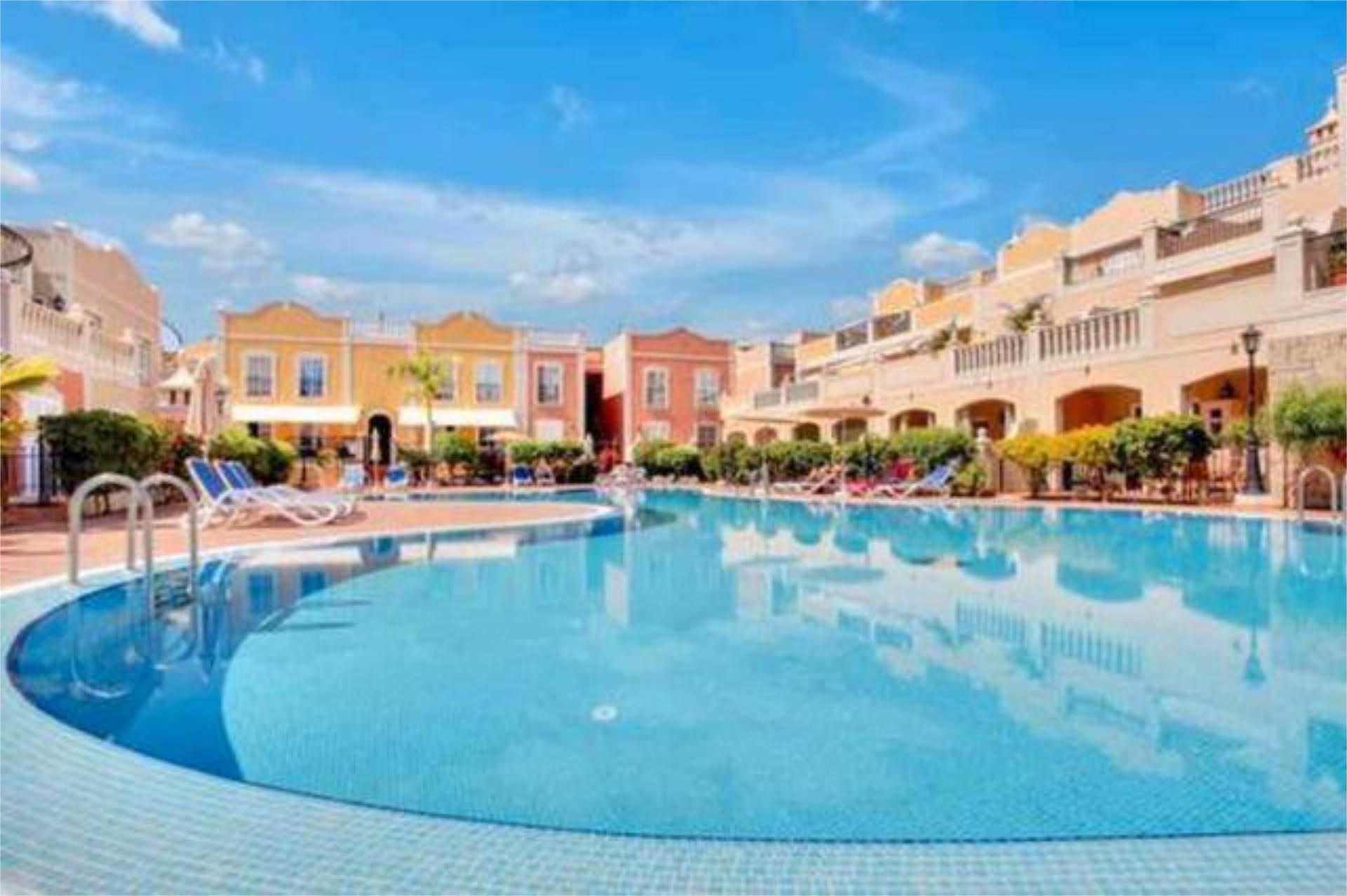 Piscina de Apartament de lloguer en Arona