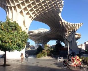 Exterior view of Flat to rent in  Sevilla Capital  with Air Conditioner