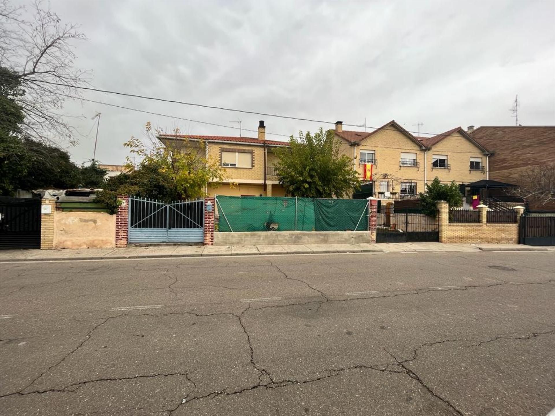 Vista exterior de Casa o xalet en venda en Cabrerizos amb Terrassa i Balcó