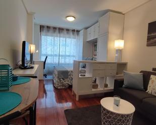 Living room of Study to rent in Vigo   with Heating, Parquet flooring and Oven