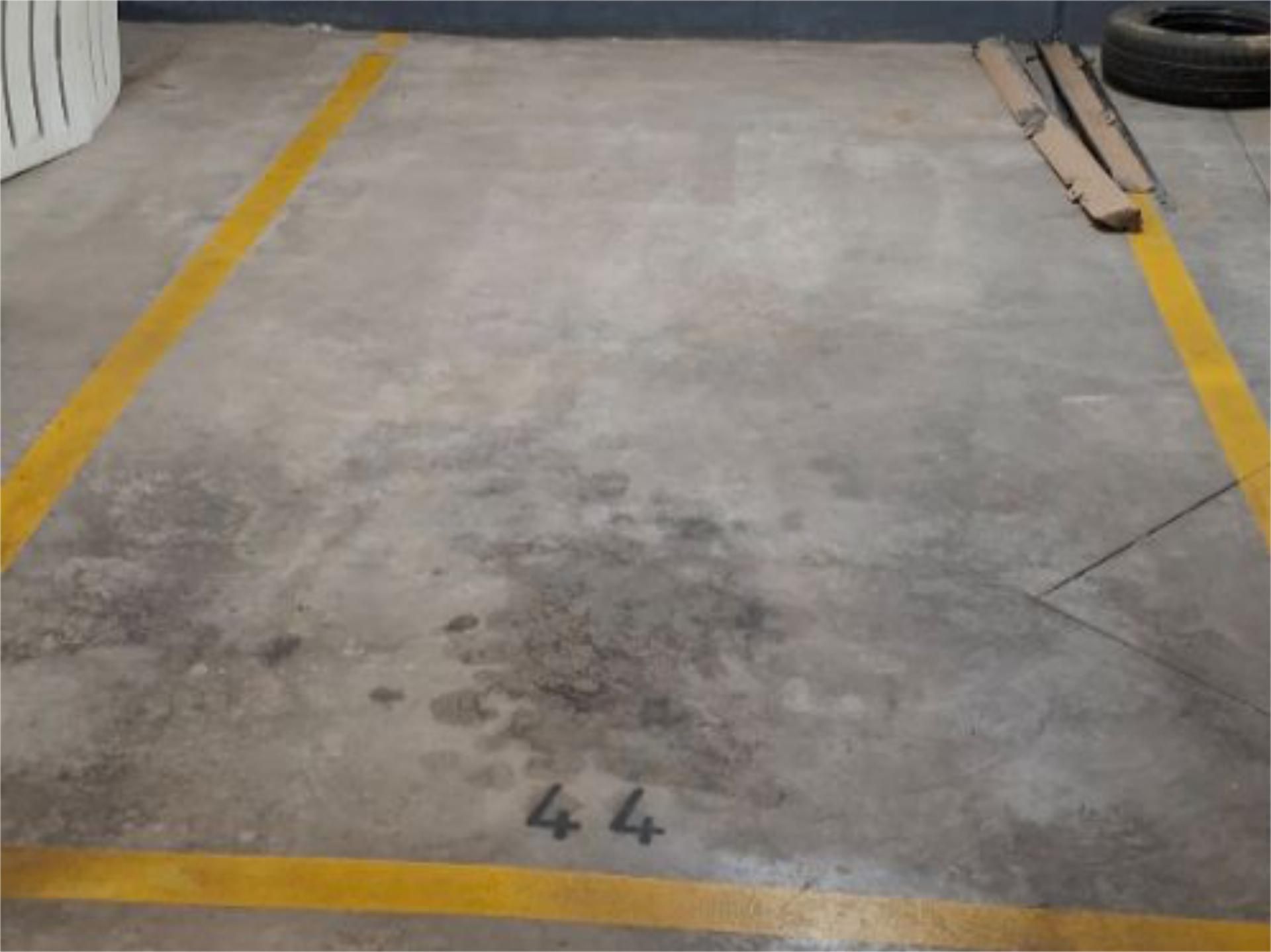 Parking of Garage to rent in Torrent