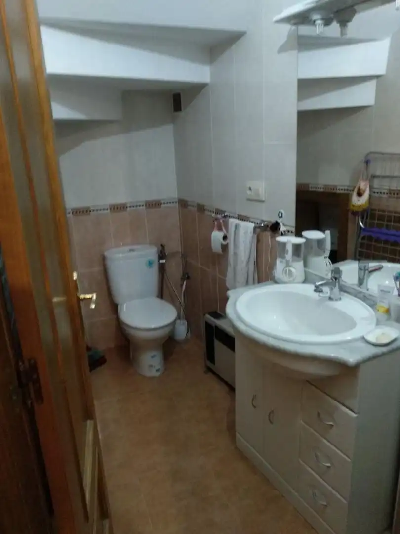 Casa adosada en venta en Calle Cardenal Segura, 2, Ladrillar Baño de Casa adosada en venta en Ladrillar con Amueblado, Horno y Lavadora