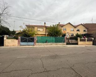 Exterior view of Single-family semi-detached for sale in Cabrerizos  with Private garden and Terrace