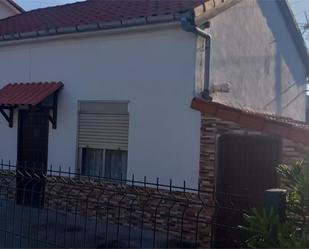 Vista exterior de Casa o xalet en venda en Suances amb Terrassa