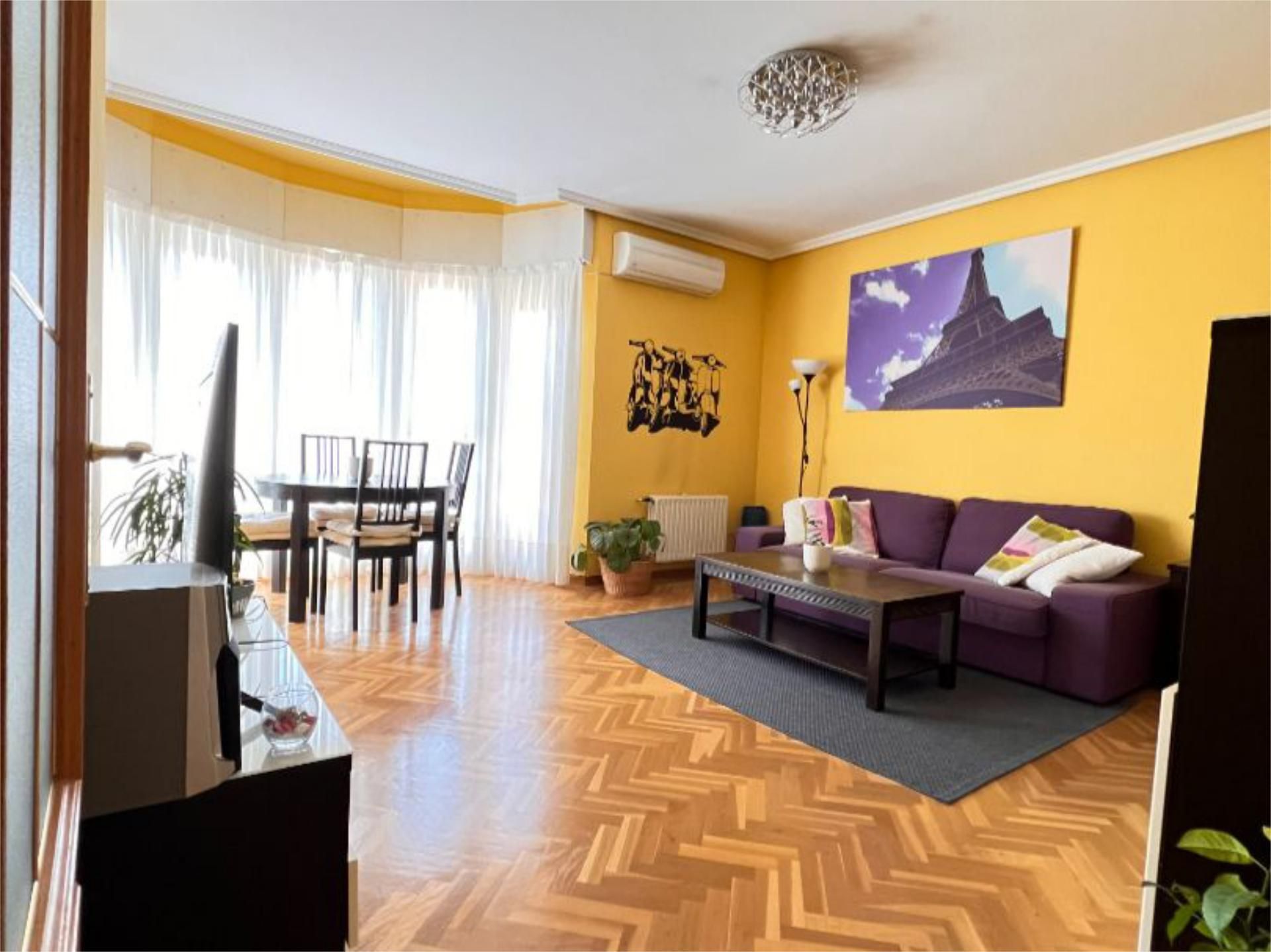 Sala d'estar de Pis en venda en  Madrid Capital amb Aire condicionat