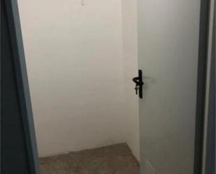 Box room to rent in Arona
