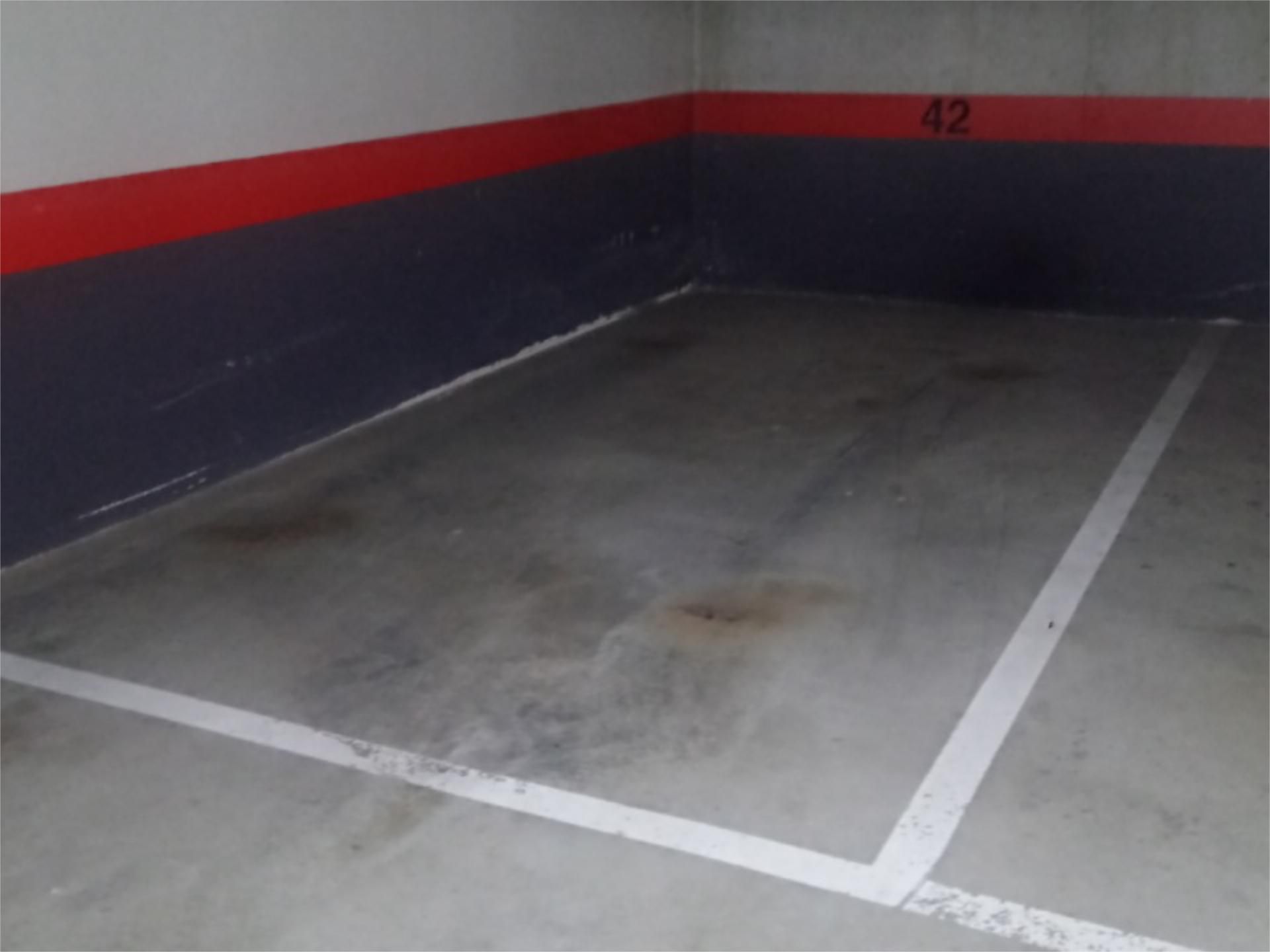 Parkplatz von Garage miete in Barañain