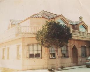 Vista exterior de Casa adosada en venda en Bolaños de Calatrava amb Terrassa, Traster i Moblat