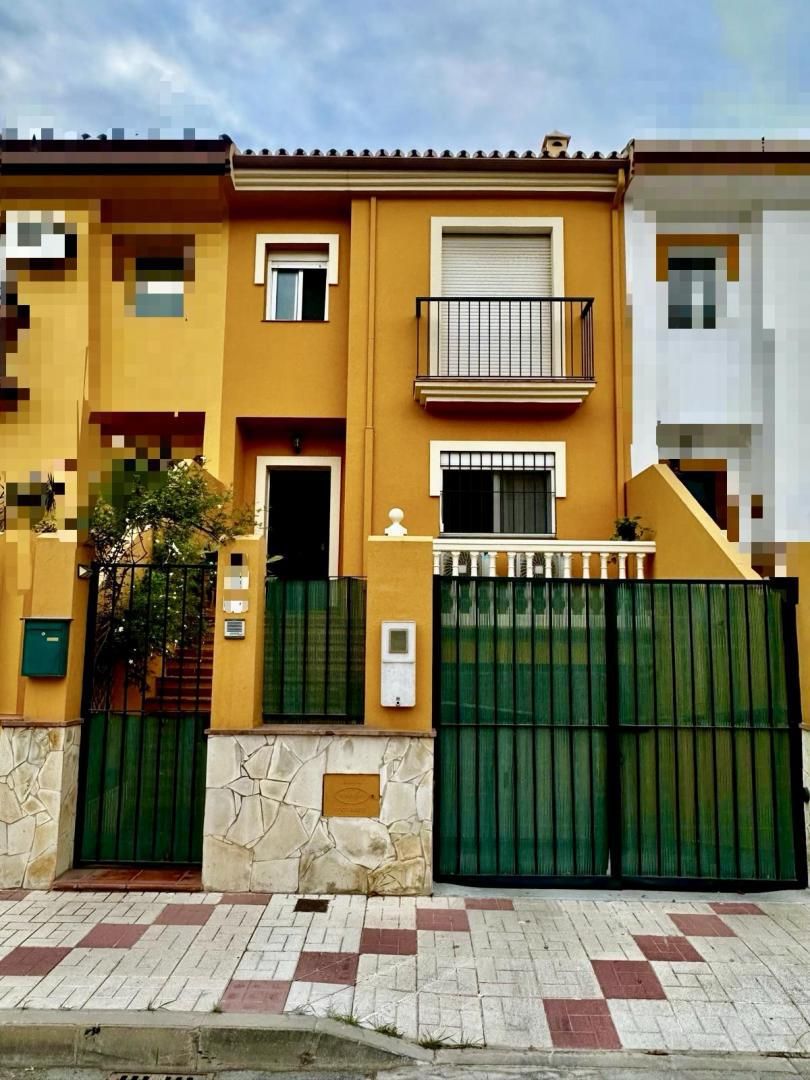 Exterior view of Single-family semi-detached for sale in Rincón de la Victoria  with Air Conditioner, Swimming Pool and Balcony