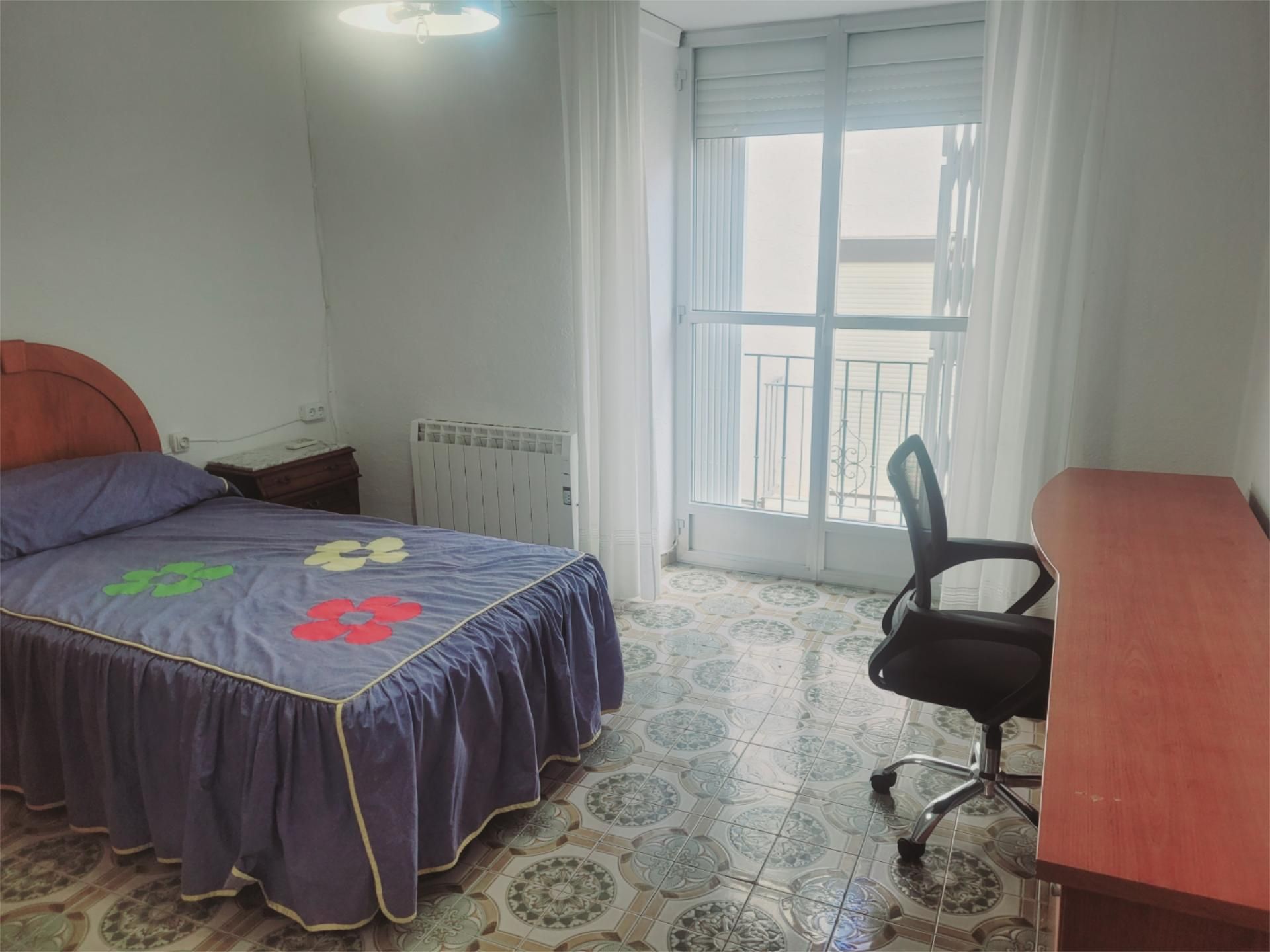 Bedroom of Flat to share in  Jaén Capital  with Air Conditioner, Heating and Terrace