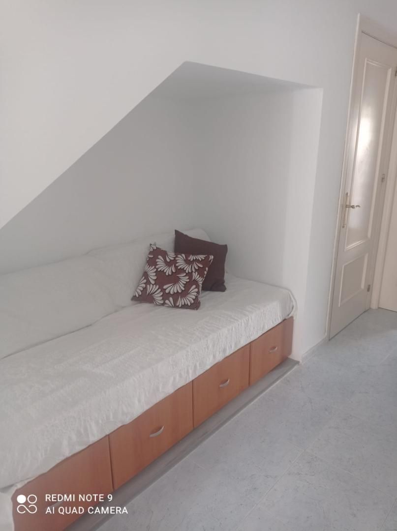 Dormitori de Apartament de lloguer en  Almería Capital amb Aire condicionat, Terrassa i Piscina