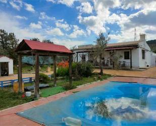 Piscina de Casa adosada en venda en El Saucejo amb Jardí privat, Terrassa i Traster