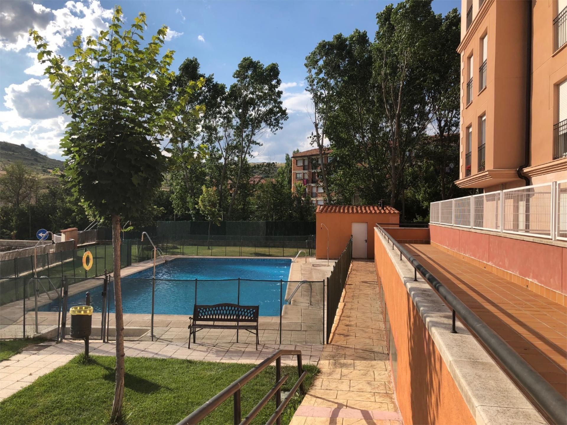 Piscina de Pis en venda en Sigüenza amb Aire condicionat, Calefacció i Jardí privat