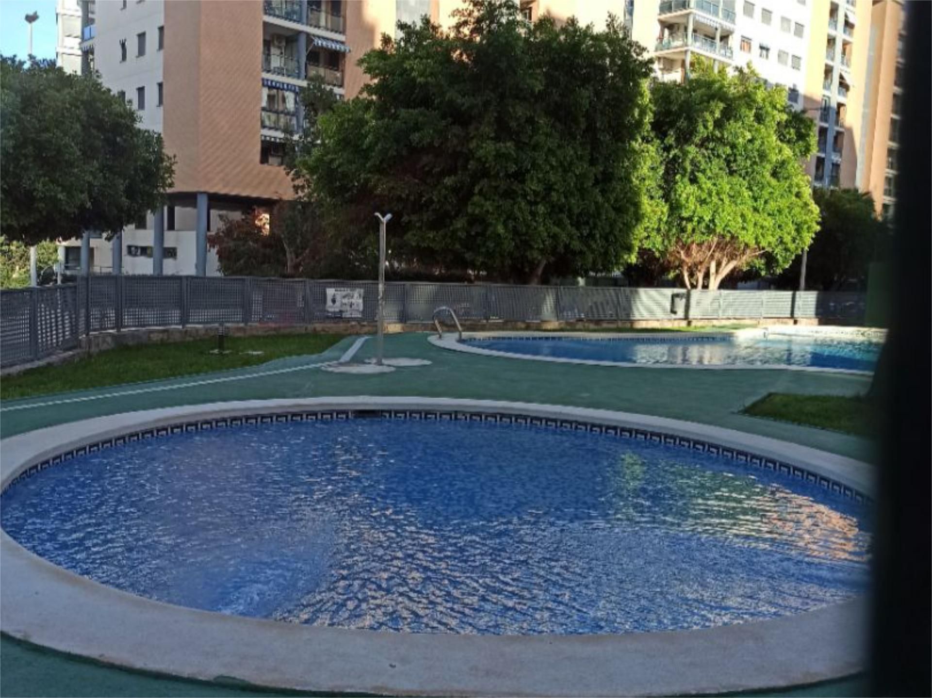 Piscina de Pis en venda en Villajoyosa / La Vila Joiosa amb Aire condicionat, Calefacció i Jardí privat