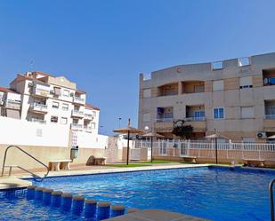 Piscina de Pis de lloguer en Torrevieja amb Aire condicionat, Calefacció i Moblat