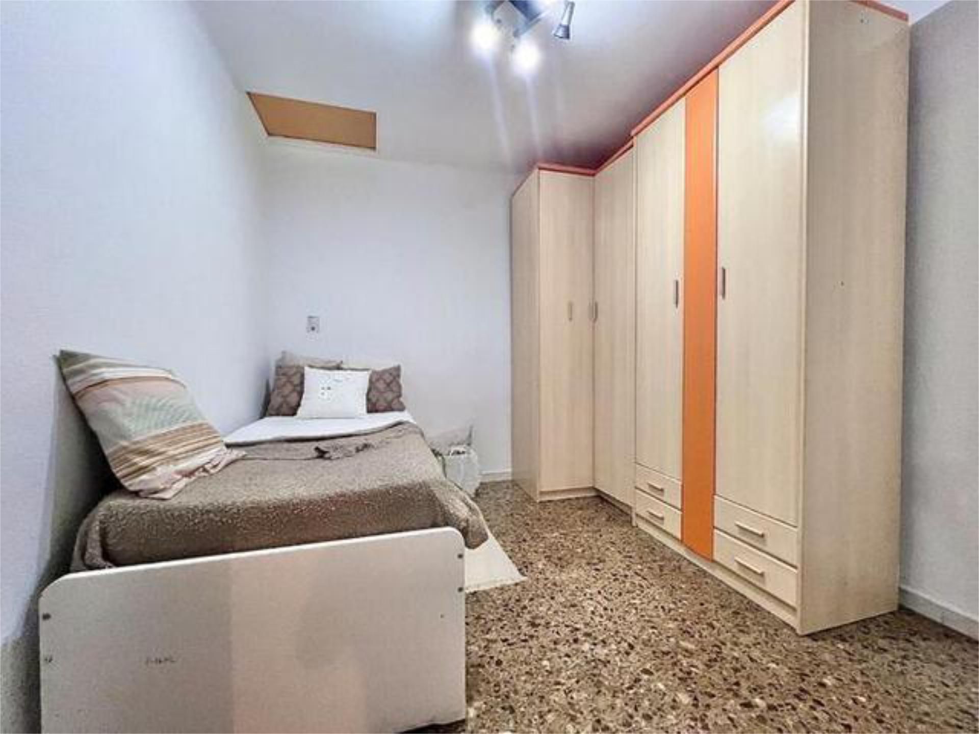 Bedroom of House or chalet to share in Terrassa  with Terrace and Furnished