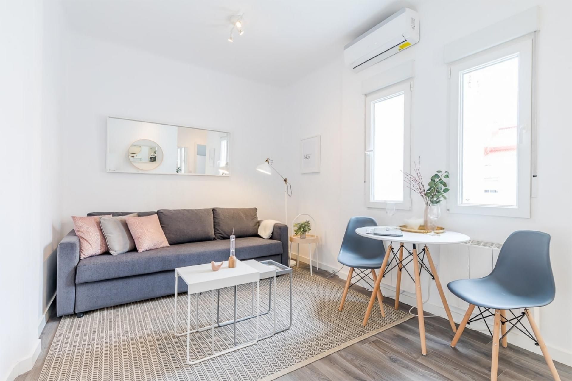 Living room of Flat for sale in  Madrid Capital  with Air Conditioner, Heating and Furnished