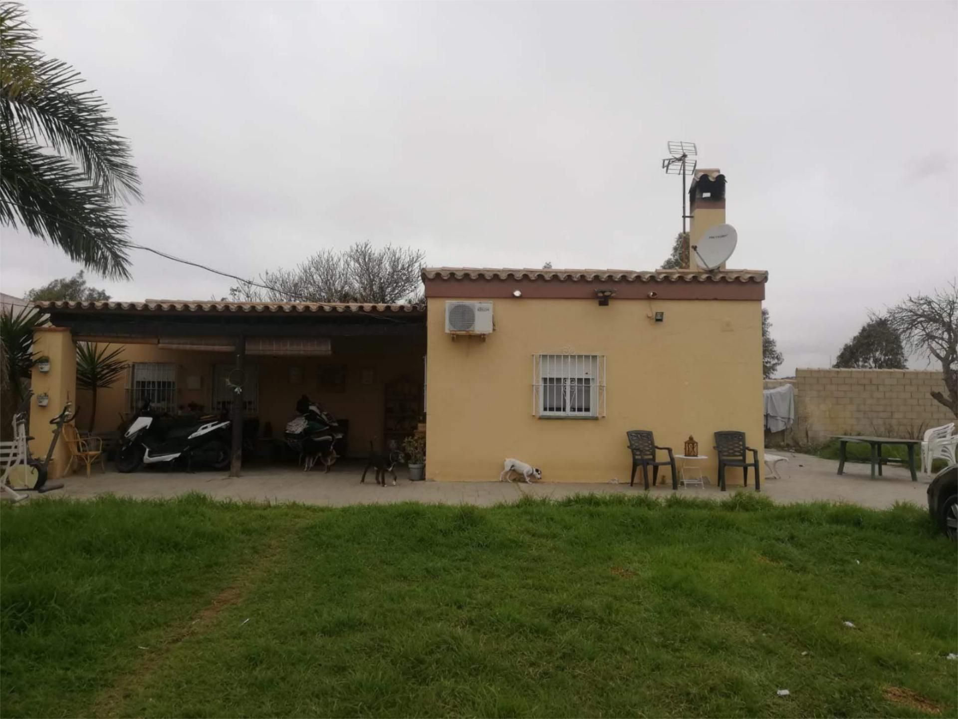 Vista exterior de Casa o xalet en venda en Chiclana de la Frontera amb Jardí privat, Terrassa i Moblat