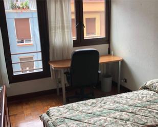 Bedroom of Flat to share in Bilbao   with Heating, Parquet flooring and Furnished