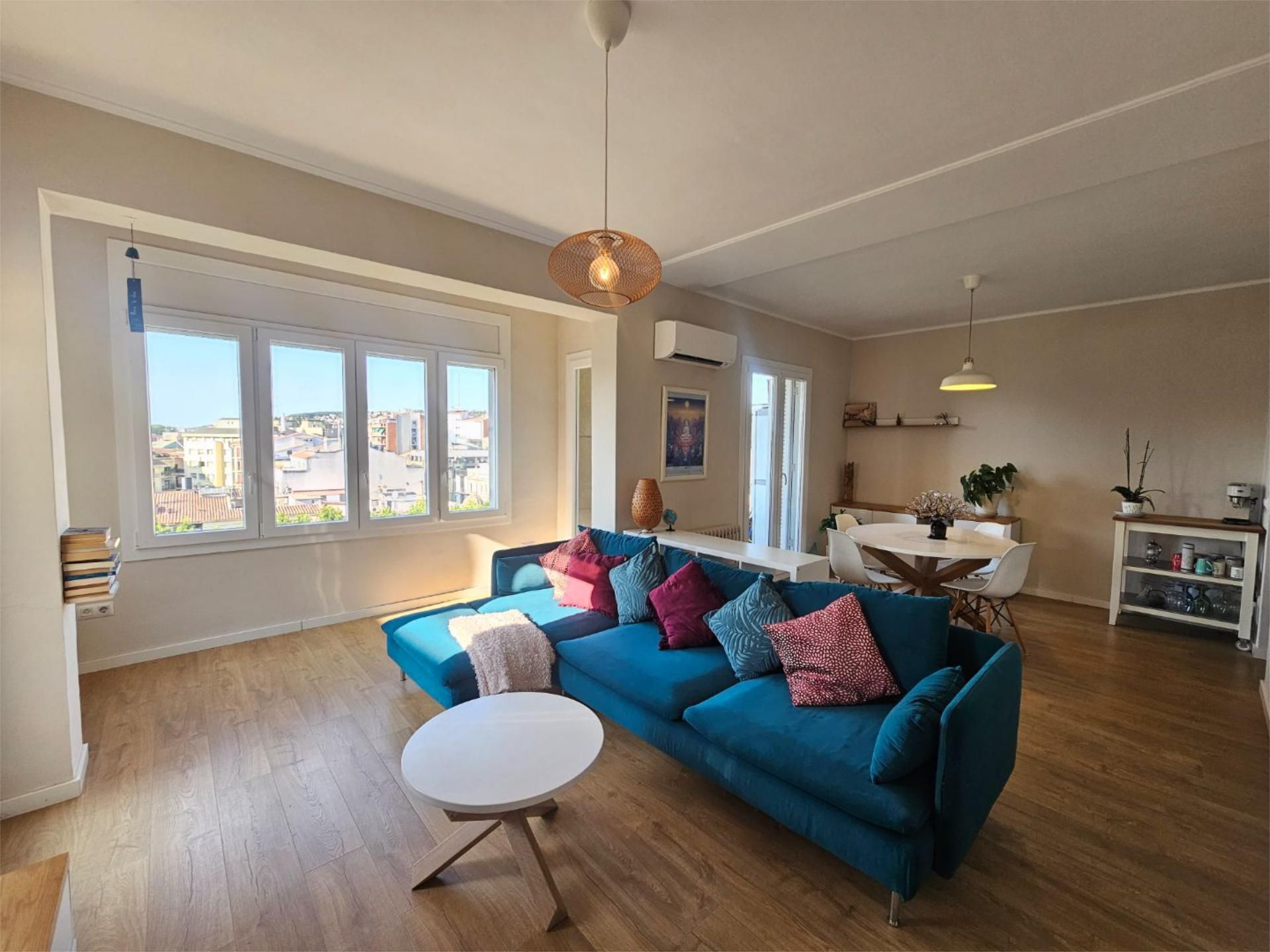 Living room of Flat to rent in Girona Capital  with Air Conditioner, Heating and Parquet flooring