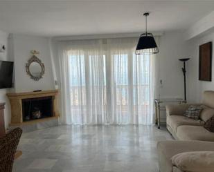 Sala d'estar de Casa adosada de lloguer en Benalmádena amb Calefacció, Jardí privat i Terrassa