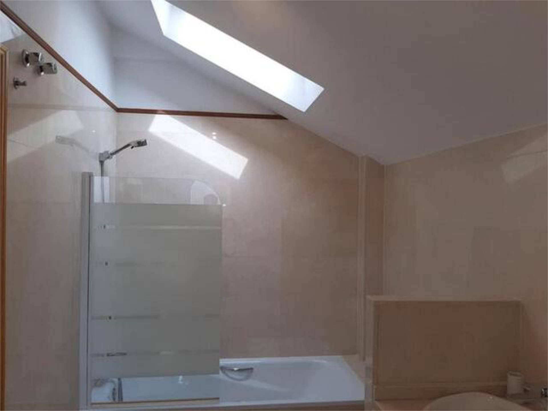 Attic to rent in Bel - Air