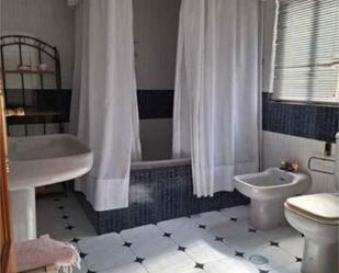 Bathroom of Flat to rent in  Granada Capital  with Heating, Terrace and Furnished