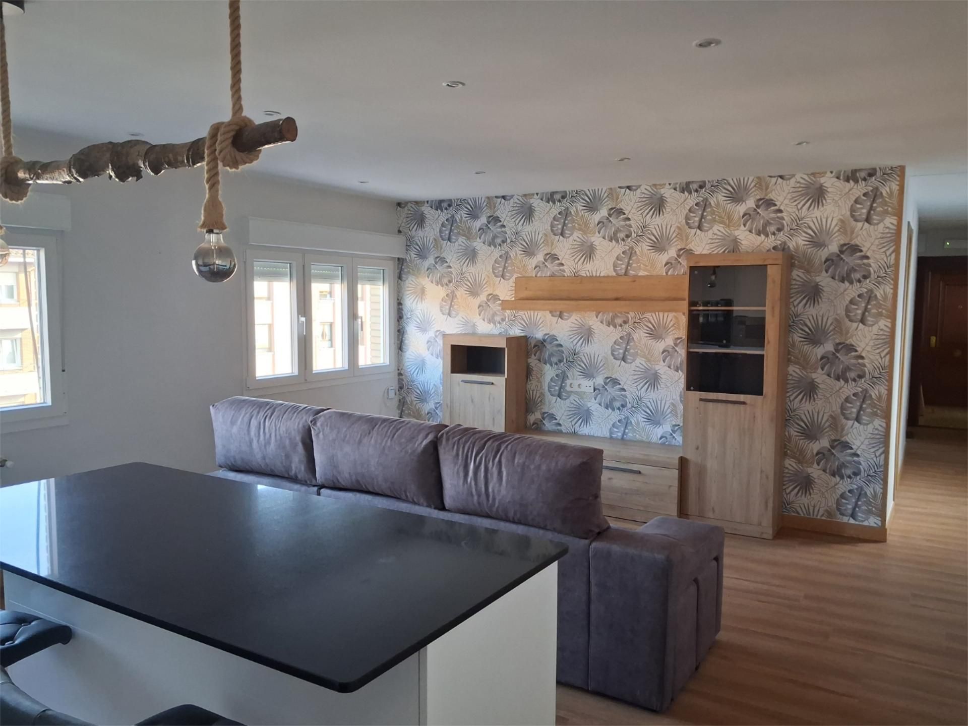 Sala d'estar de Pis de lloguer en Siero amb Calefacció, Parquet i Moblat