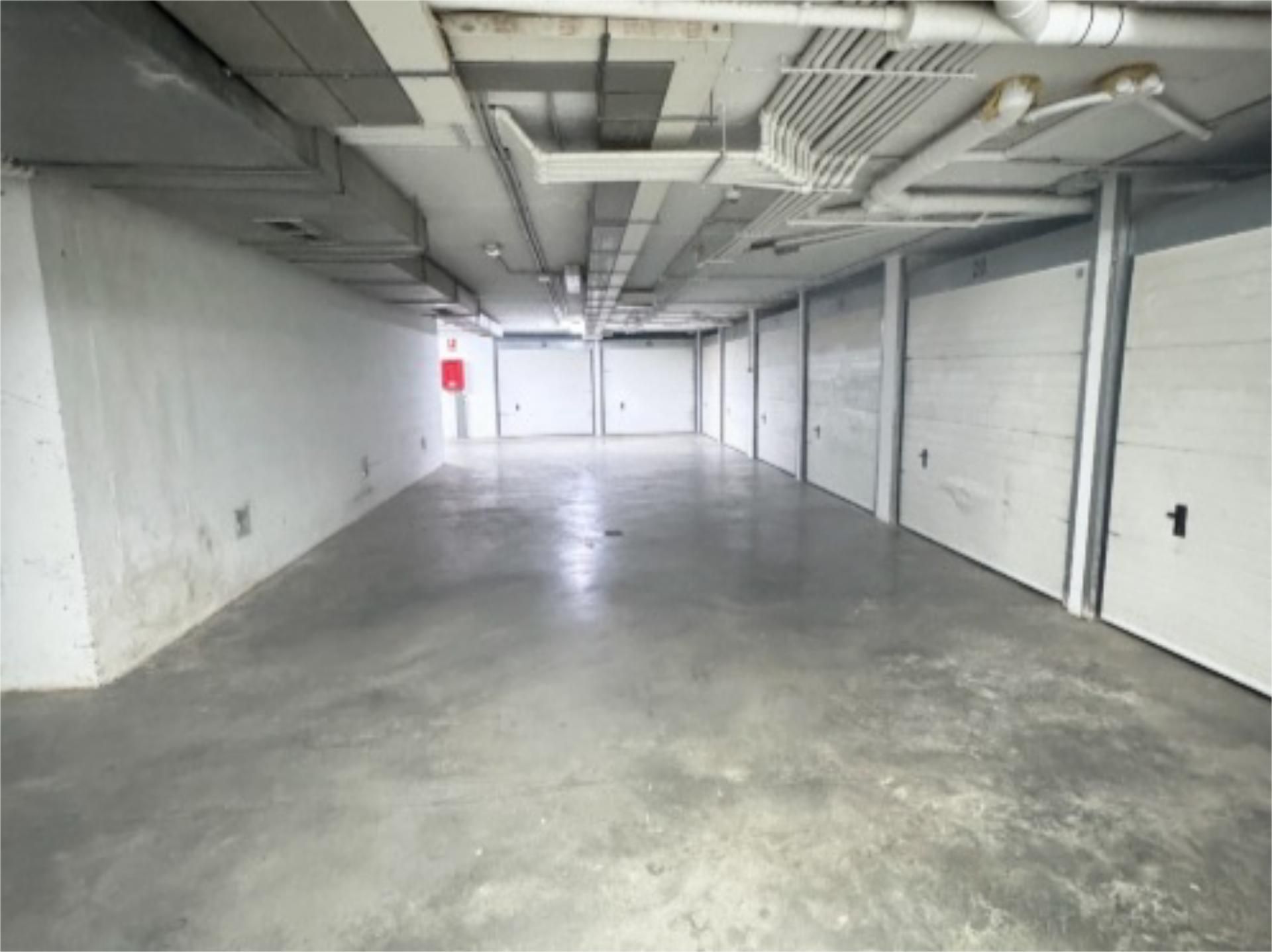 Garage for sale in San Fernando