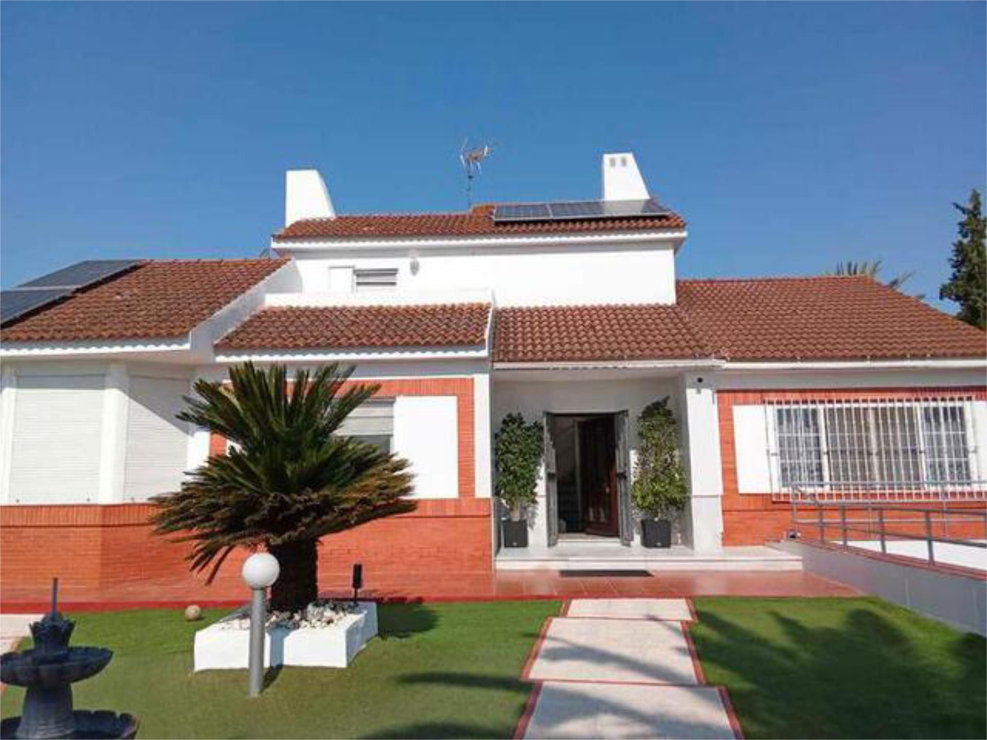 Exterior view of Single-family semi-detached for sale in Valencina de la Concepción  with Heating, Private garden and Terrace
