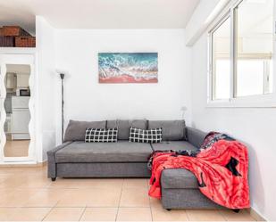 Sala d'estar de Pis de lloguer en Las Palmas de Gran Canaria amb Terrassa i Moblat