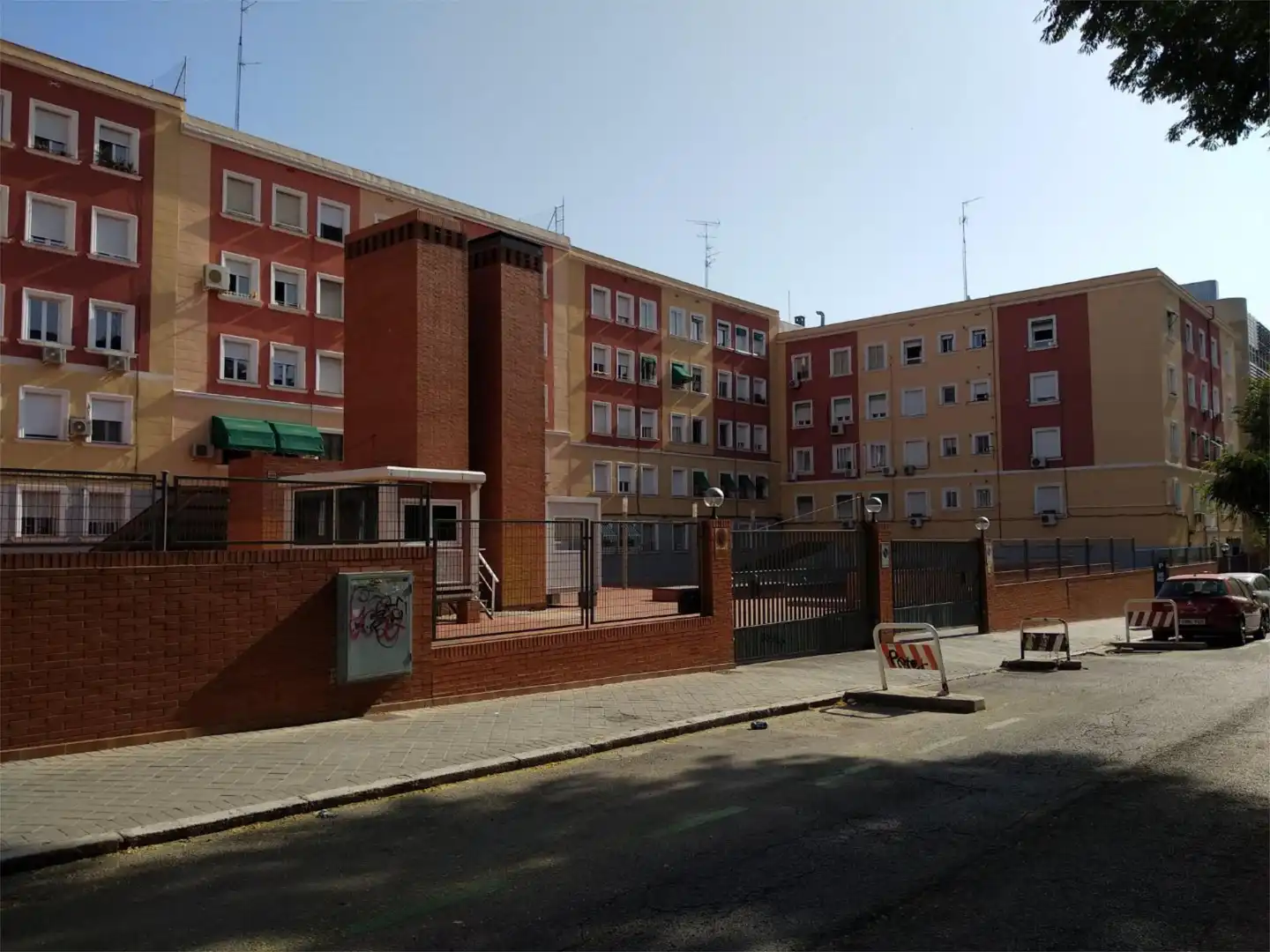 Exterior view of Garage for sale in Madrid