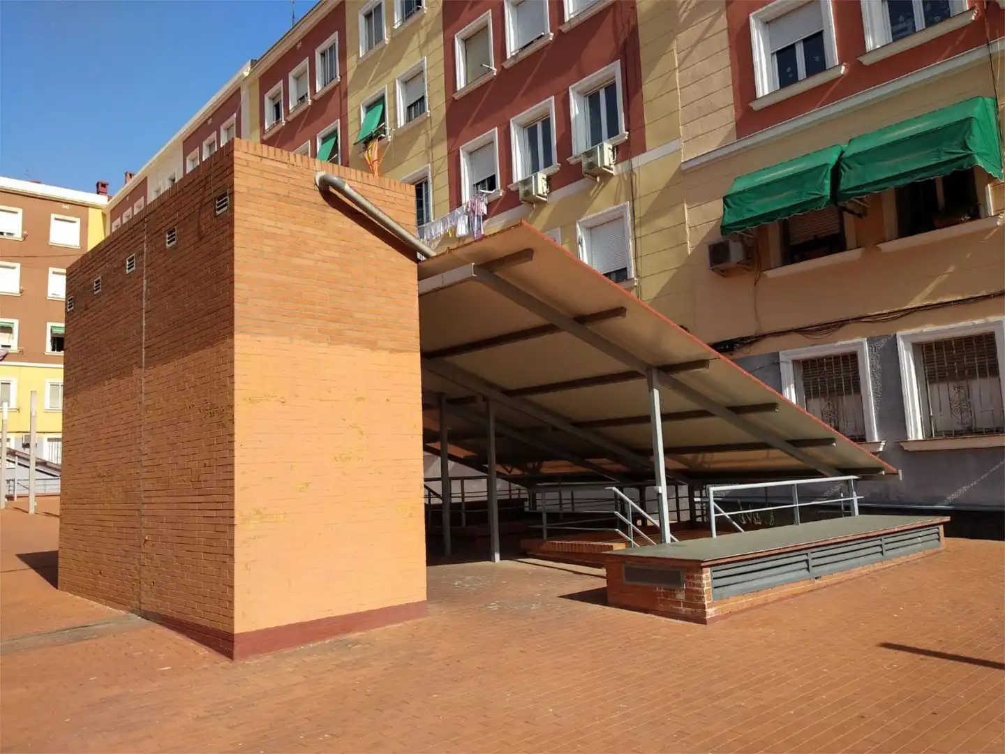 Exterior view of Garage for sale in Madrid