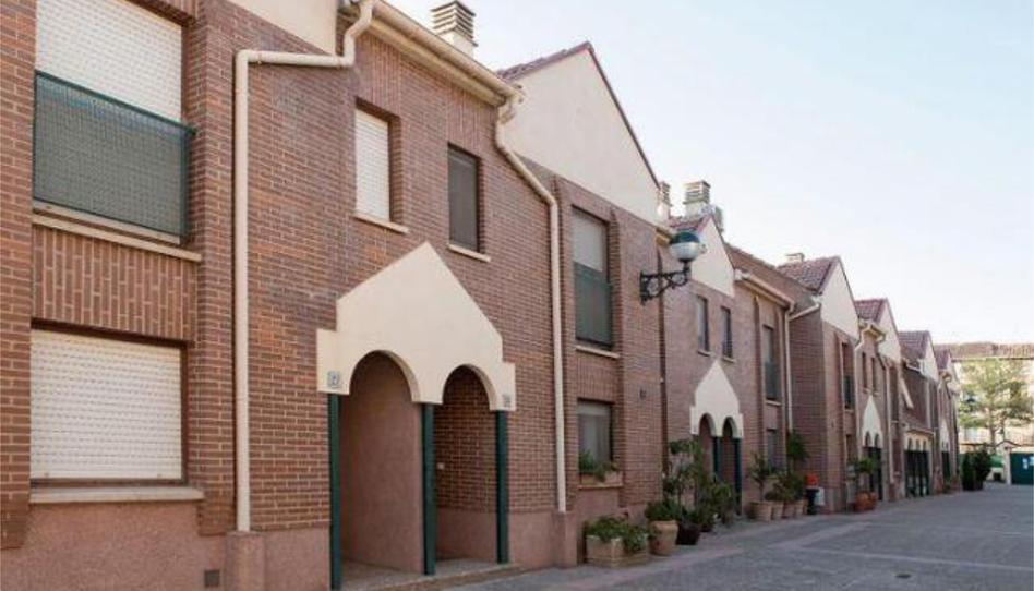 Single-family semi-detached for sale in El Campillo - Norte, La Rioja - image 1 Photo 1 of Single-family semi-detached for sale in El Campillo - Norte, La Rioja