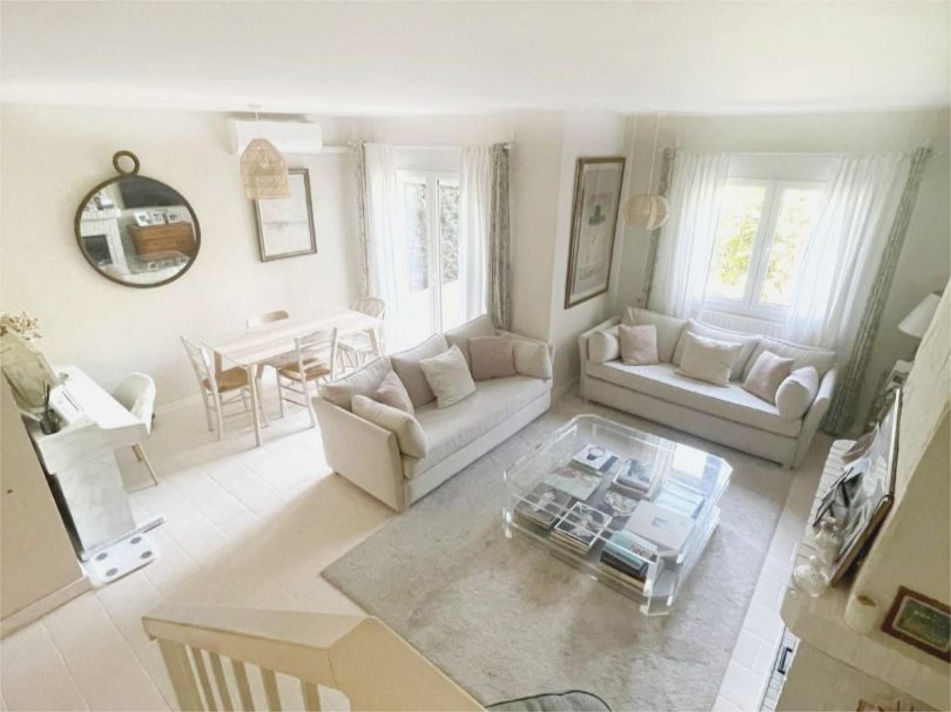 Living room of Single-family semi-detached for sale in Villanueva de la Cañada  with Air Conditioner and Swimming Pool