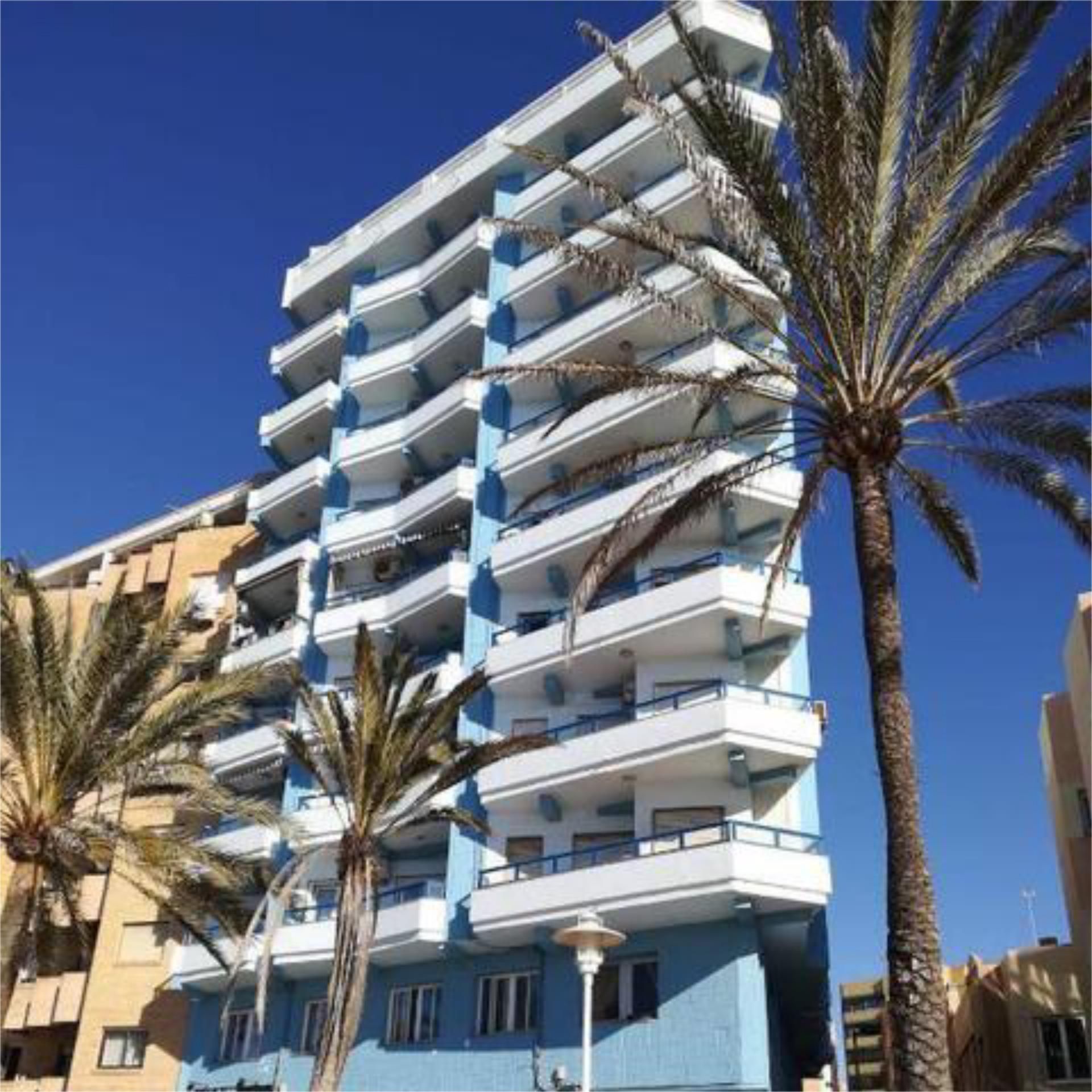 Vista exterior de Loft en venda en  Almería Capital amb Calefacció i Moblat