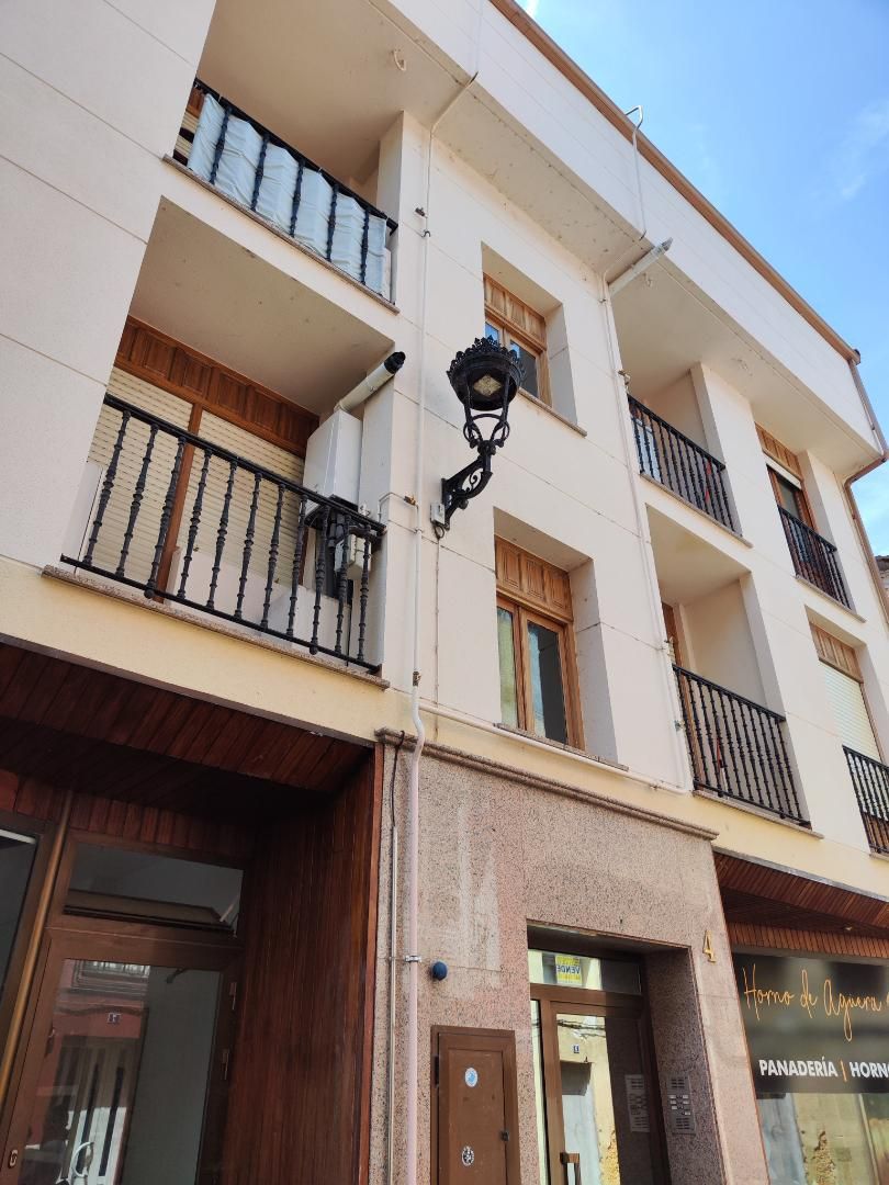 Terrassa de Àtic de lloguer en Villarcayo de Merindad de Castilla la Vieja amb Calefacció, Moblat i Forn