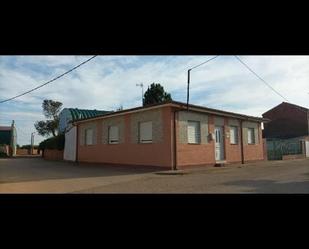 Exterior view of House or chalet for sale in Urdiales del Páramo  with Heating, Private garden and Storage room