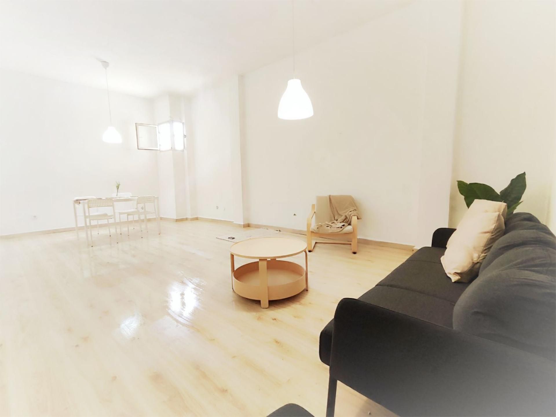 Sala d'estar de Pis per a compartir en Las Palmas de Gran Canaria amb Parquet i Moblat