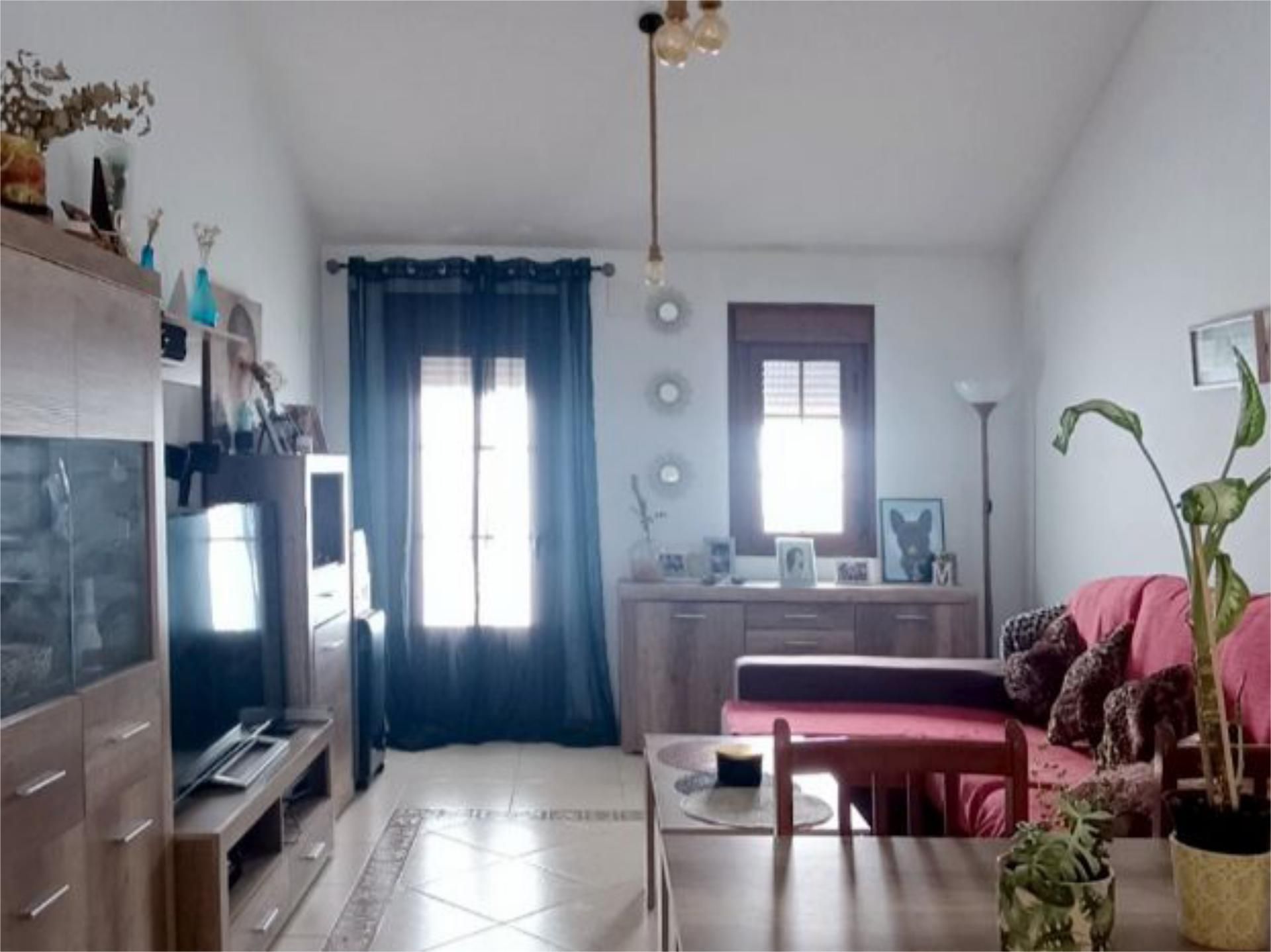 Casa adosada en venda a Calle Peña, 8, Jerez de los Caballeros Sala d'estar de Casa adosada en venda en Jerez de los Caballeros amb Terrassa, Moblat i Balcó