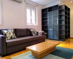 Living room of Flat to rent in  Madrid Capital  with Air Conditioner, Heating and Parquet flooring