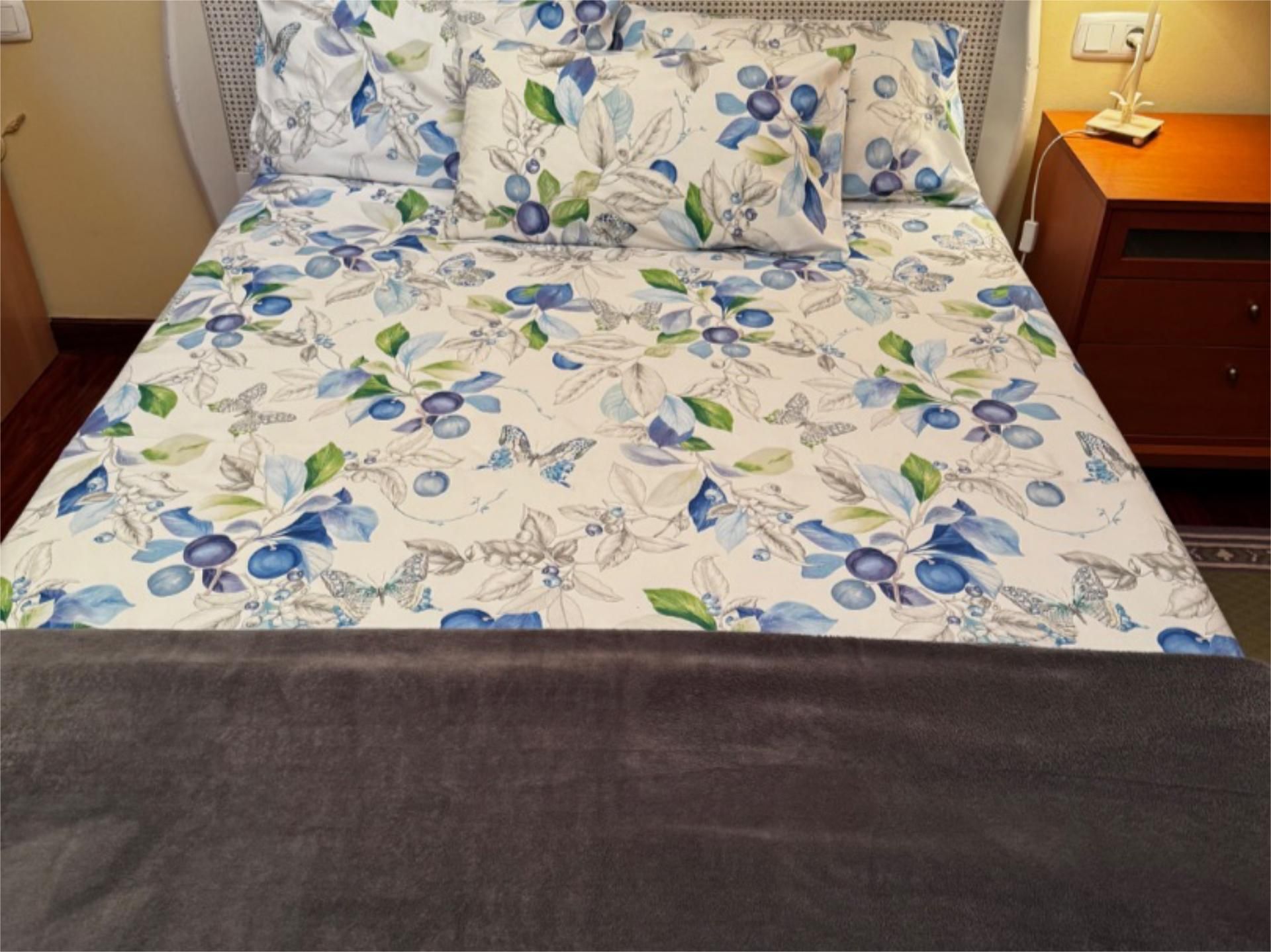 Bedroom of Flat to share in Bilbao   with Heating, Parquet flooring and Furnished